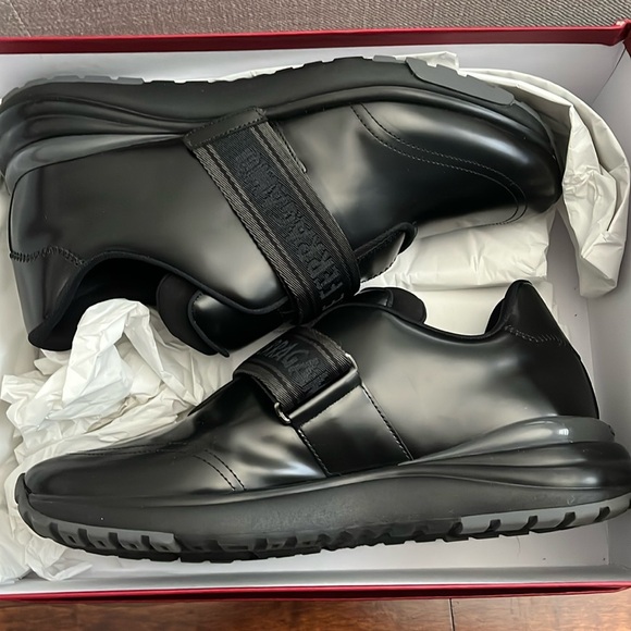 Ferragamo men’s leather athletic sneaker shoes - Picture 2 of 6